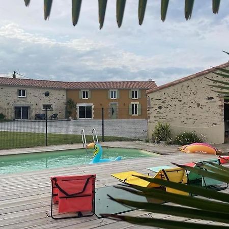 Gite La Vie En Couleur 14 Personnes Saint-Paul-en-Gatine Bagian luar foto